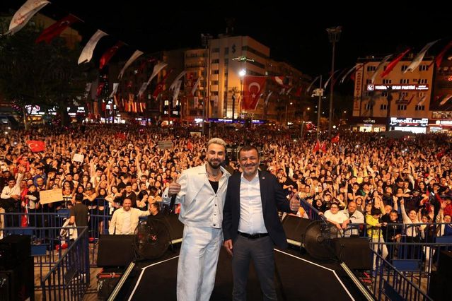 Sevilen sanatçı Sefo Denizli'yi salladı