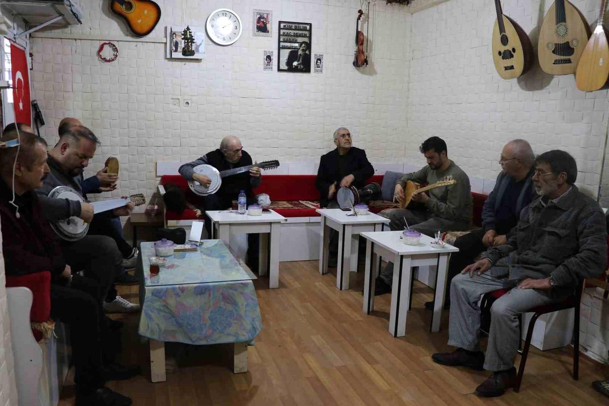 Sivas'ta farklı konsept, bu kahvehanede oyun yok, müzik var