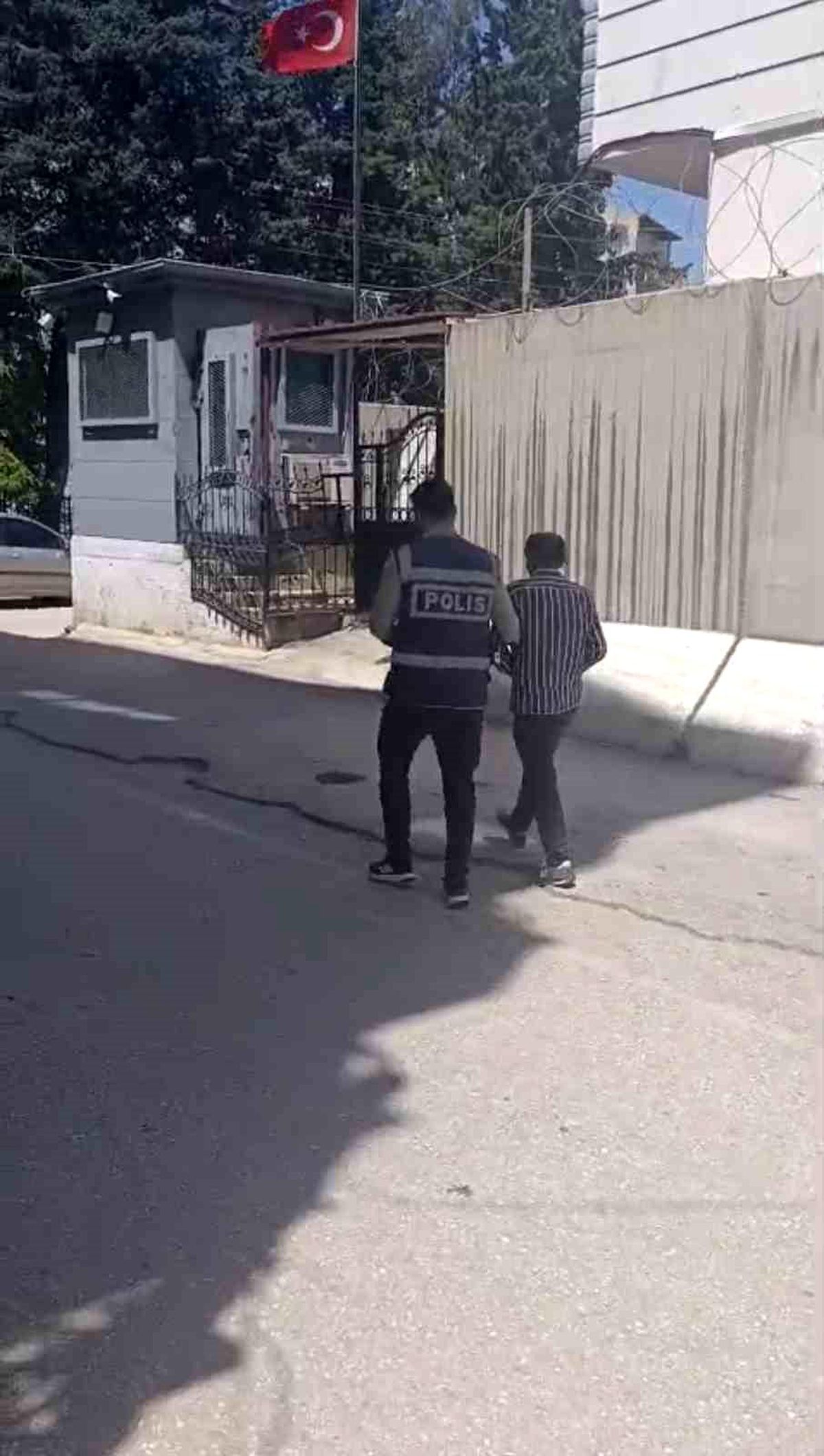 Uyuşturucudan 25 yıl kesinleşmiş hapis cezası bulunan şahıs yakalandı