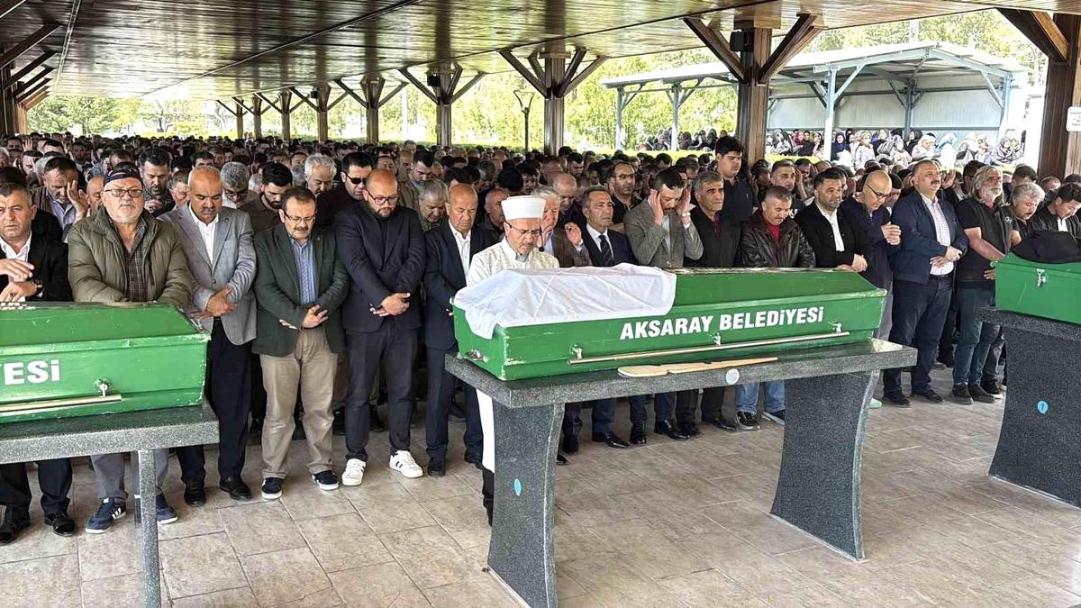 Yangında ölen yaşlı kadın son yolculuğuna uğurlandı