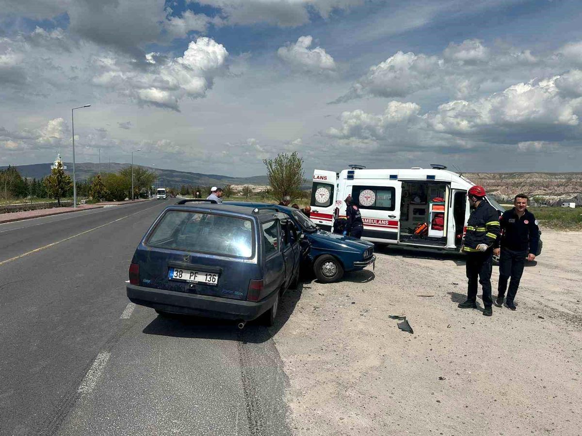 Nevşehir'de kavşakta çarpışma: 4 yaralı