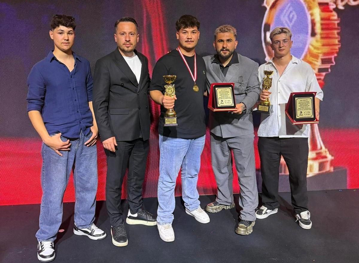 Akhisarlı berberler dünya sahnesinde jüri koltuğunda