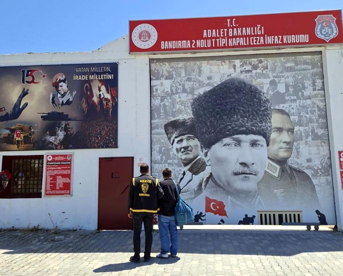 Bandırma'da 60 yıl hapis cezasıyla aranan şahıs kıskıvrak yakalandı