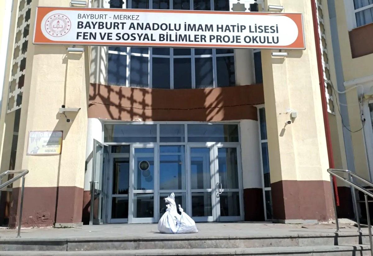 Bayburtlu Öğrencilerden Çevreye Duyarlı Davranış: 55 Kilo Atık Pil Toplandı
