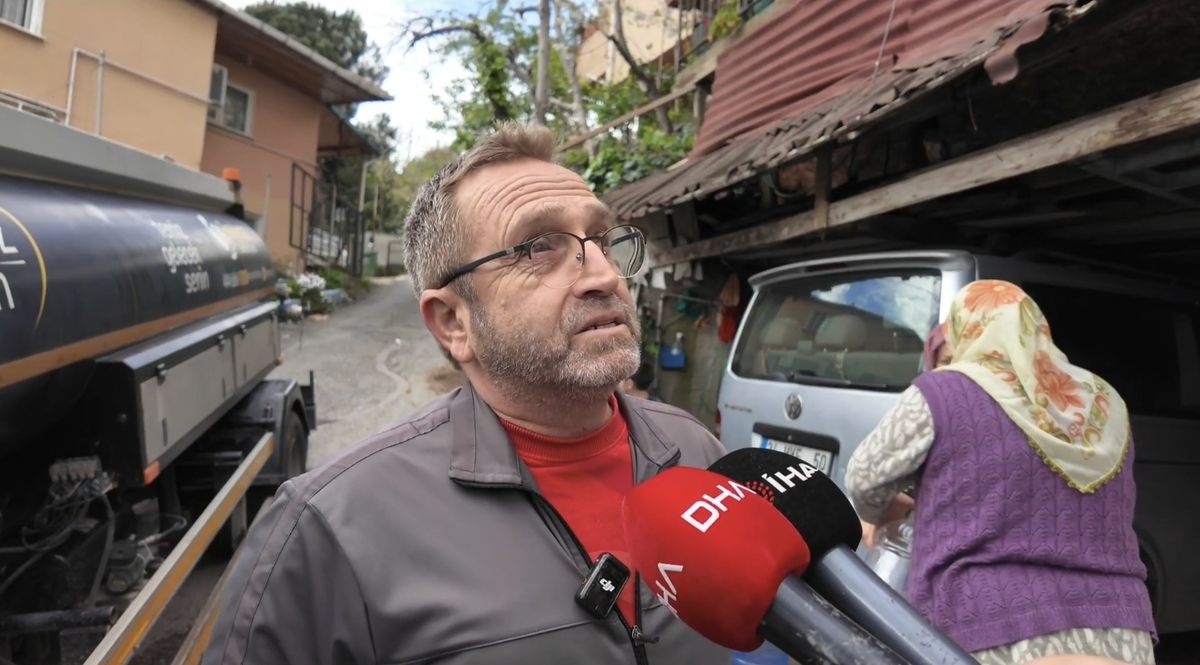 Beykoz'da 4 gündür su kesintisi yaşanan mahallede, bidonlarla kuyruğa girdiler