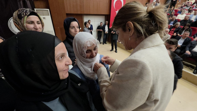 chp ve yrpden ayrilan 100 kisi 19797779 5037 3 m