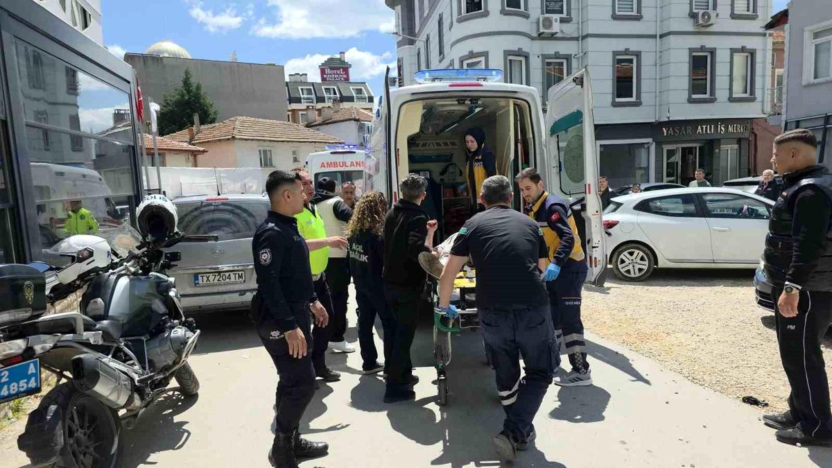 Edirne'de iki grup arasında bıçaklı kavga: 3 yaralı
