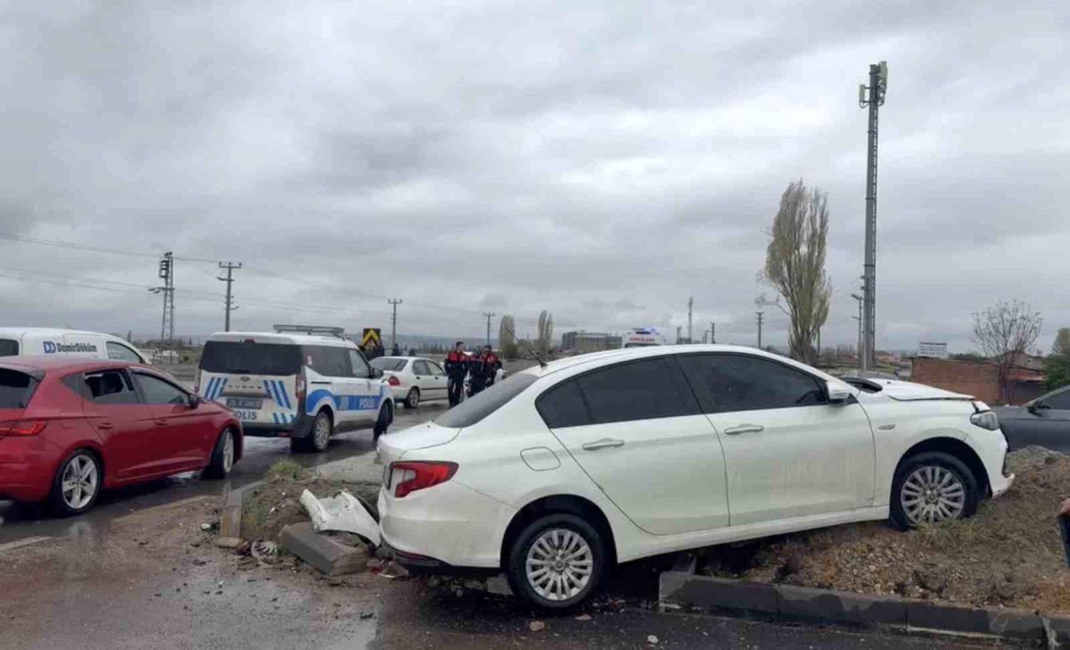 Eskişehir'de iki otomobil çarpıştı: 1 yaralı