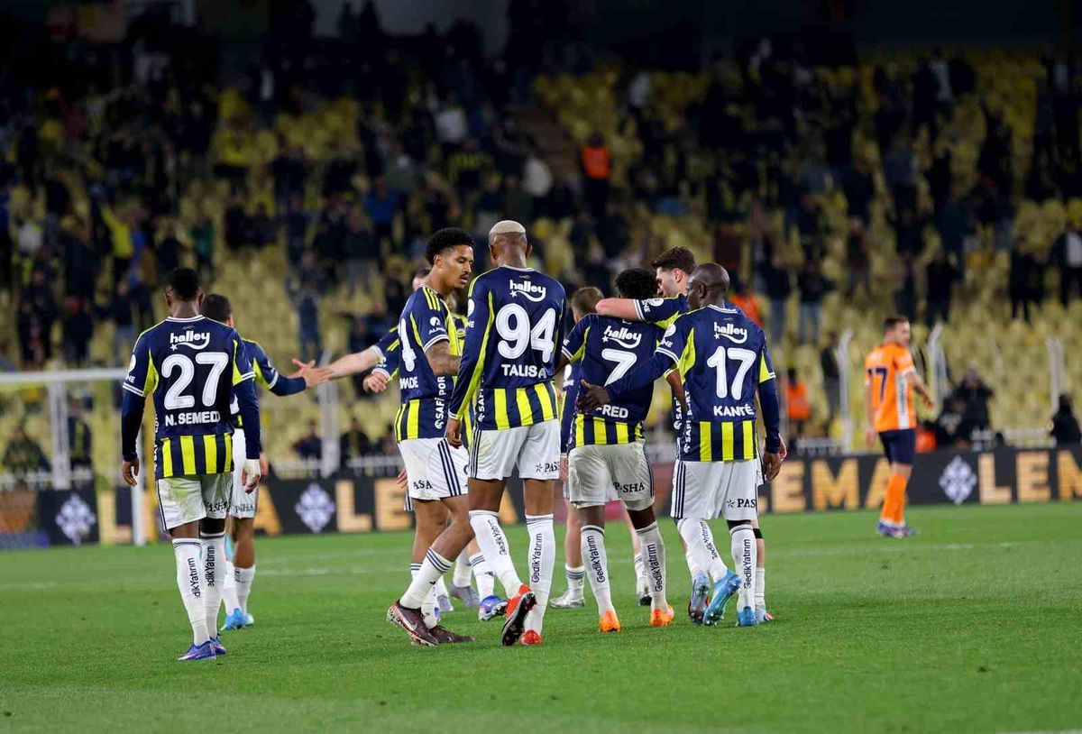 Fenerbahçe, Kadıköy'de Başakşehir'e karşı galibiyet serisini sürdürdü