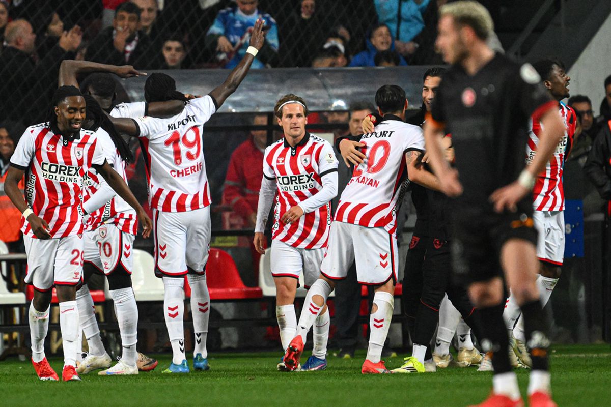 Galatasaray'a Samsun'da soğuk duş! Fenerbahçe ile puan farkı 4'e indi