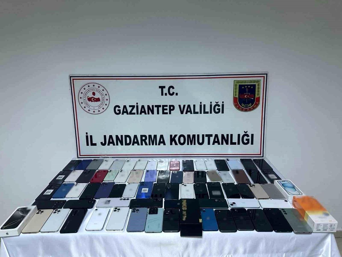 Gaziantep'te 3 milyon TL değerinde kaçak telefon ele geçirildi