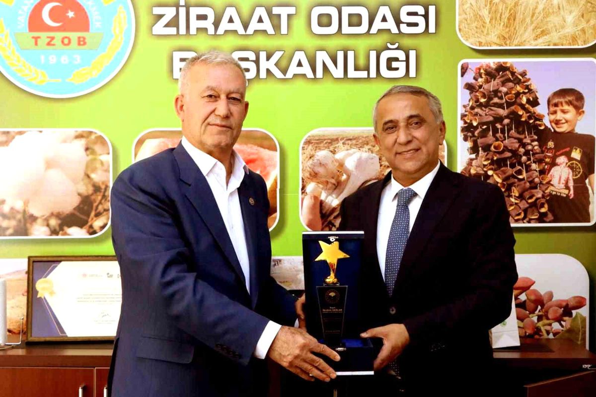 Hasan Altun'dan, İl Müdürü Sağlam'a teşekkür plaketi