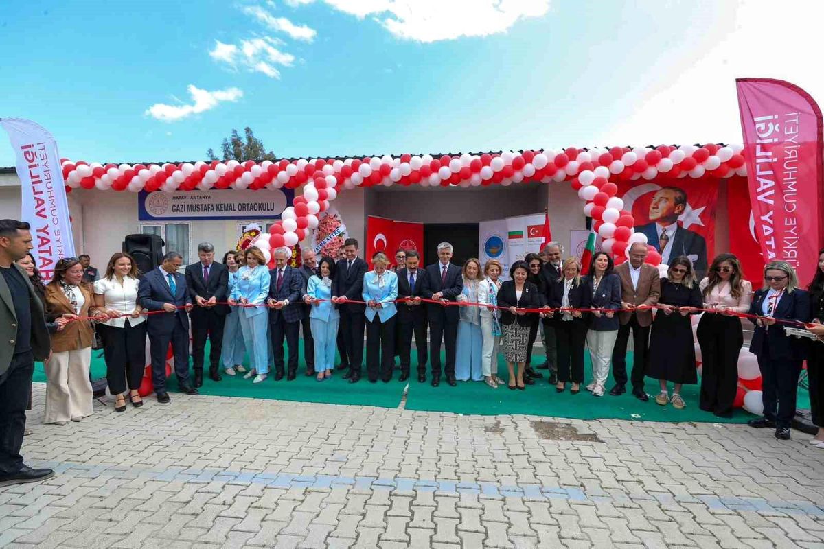 Hatay'da depremin ardından inşa edilen 232'inci okulun açılışı gerçekleştirildi