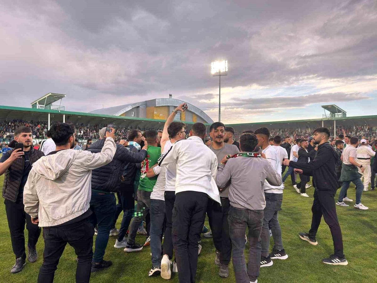 Iğdır'da Amed Sportif Faaliyler taraftarının şampiyonluk coşkusu