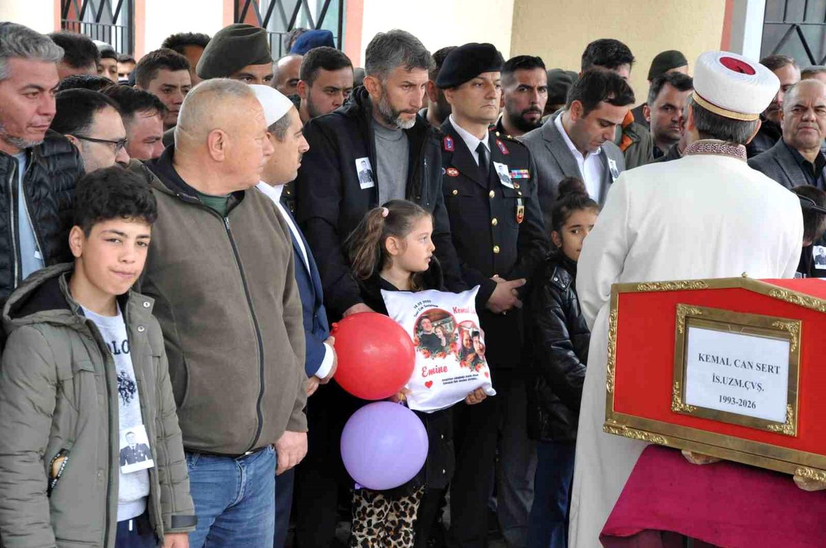 Balıkesir'deki otobüs kazasında ölen uzman çavuş Manisa'da toprağa verildi