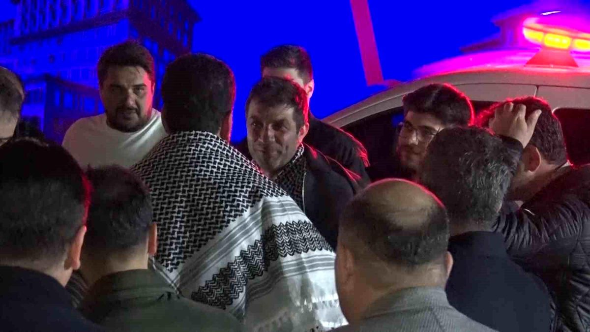 İsrail'in alıkoyduğu Sumud Filosu aktivistleri İstanbul'da sağlık kontrolünden geçti