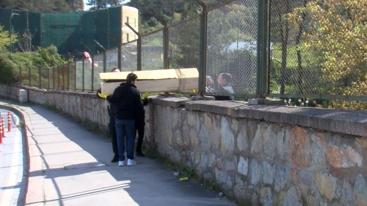 Maltepe'de Ağaçlık Alanda Erkek Cesedi Bulundu
