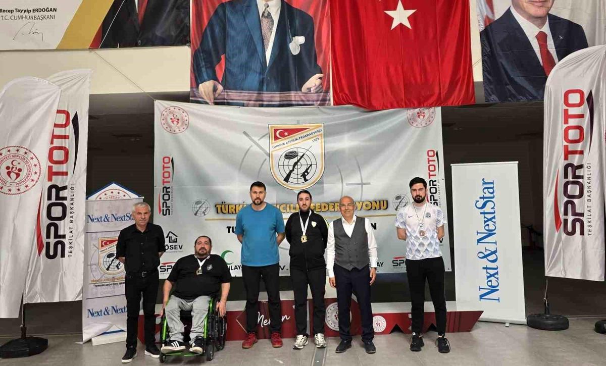 Manisalı Samet Akça'dan Türkiye Şampiyonası'nda madalya yağmuru