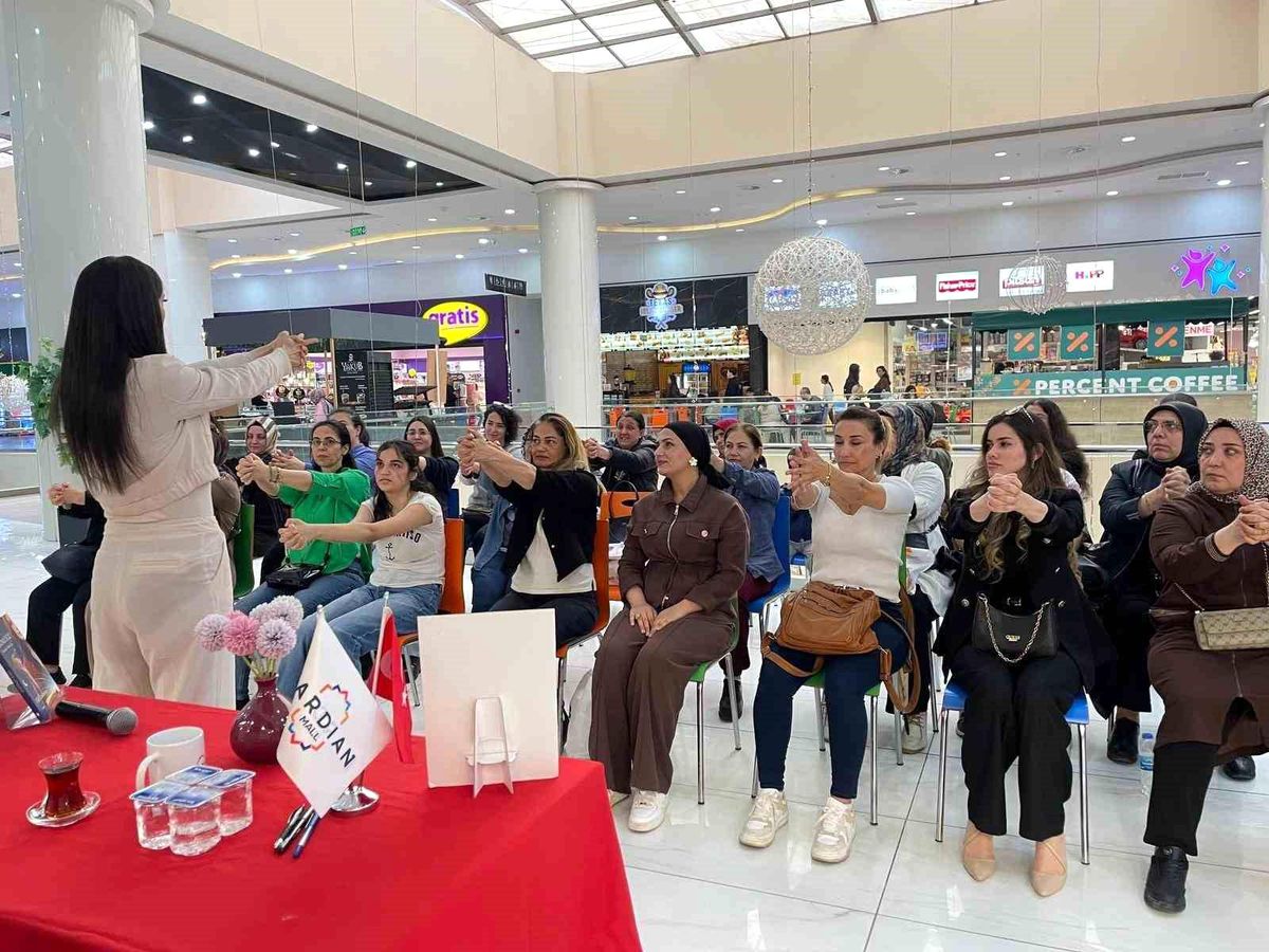 Mardian Mall'da Elif Erdenay Rüzgarı: İmza Günü ve Söyleşi Yoğun İlgi Gördü