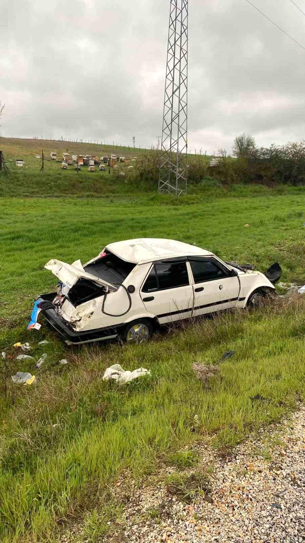 Bilecik'te kontrolden çıkan araç tarlaya uçtu