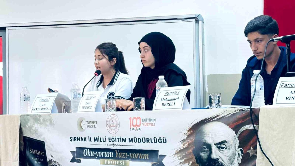 Şırnak'ta "Safahat" panelinde gençler Akif'in fikir dünyası ele alındı