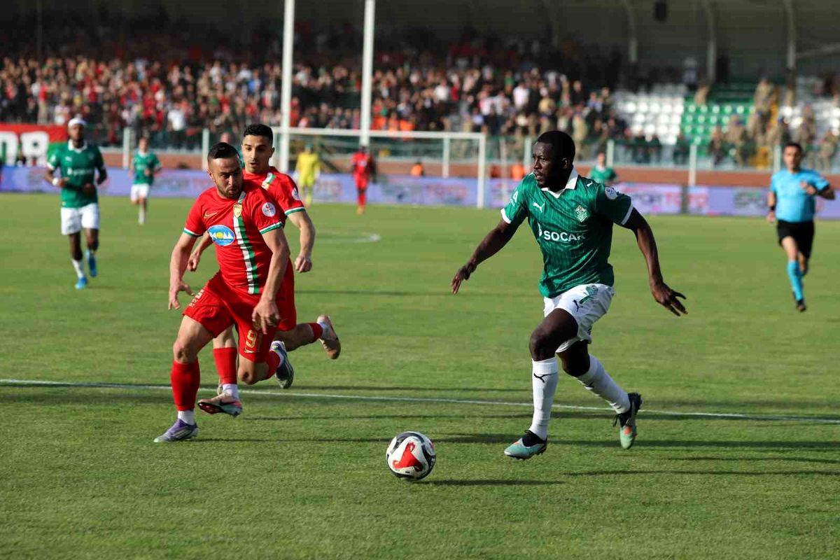 Trendyol 1. Lig: Iğdır FK: 3 Amed Sportif Faaliyetler: 3