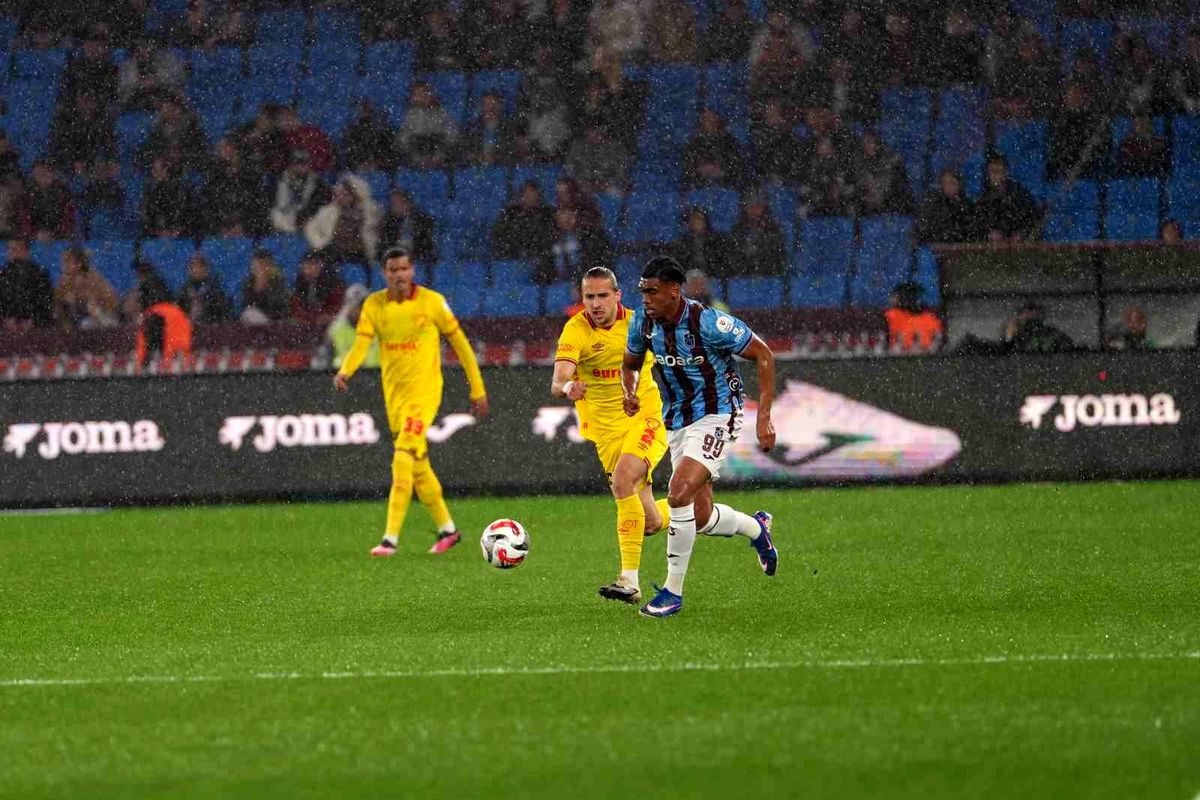 Trabzonspor'da kırmızı şok: İlk yarı 0-1