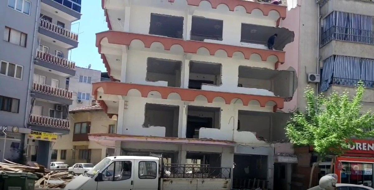 Yıkım firmasından açıklama: "Tüm tedbirlerimizi aldık, yıkım ruhsatımız mevcut"