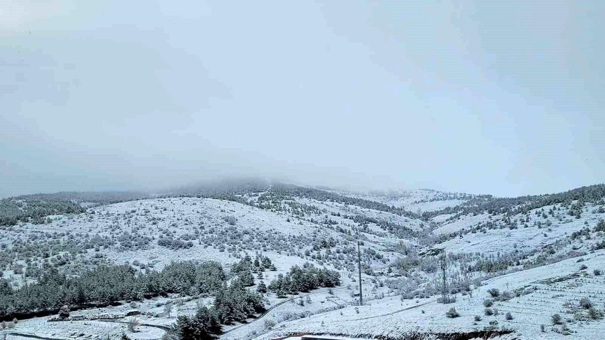 Yozgat'ta bahar ortasında kış manzarası