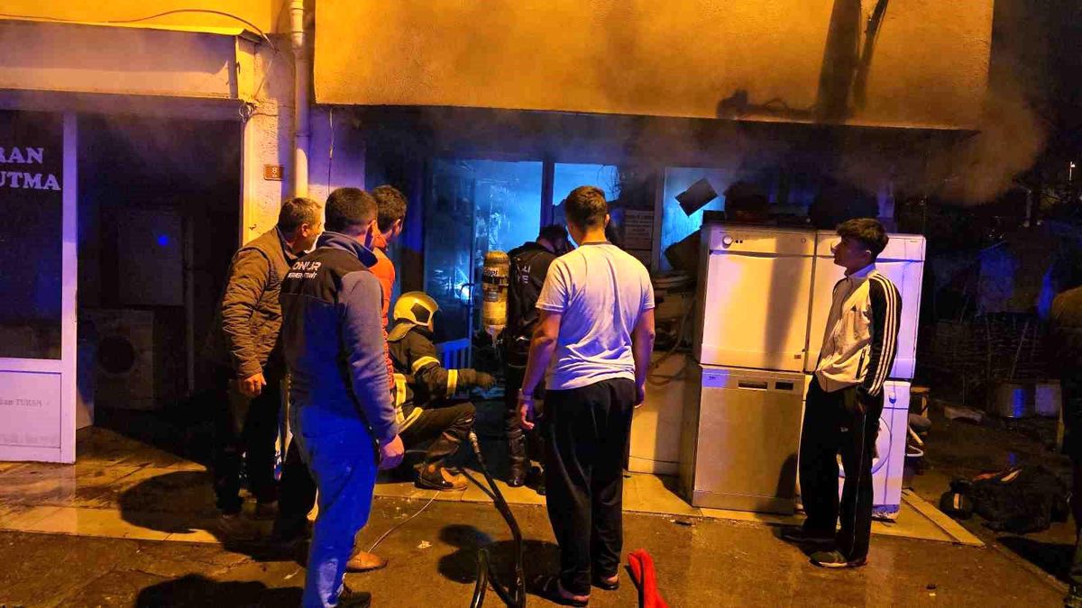 Zonguldak'ta iş yeri çıkan yangında kullanılmaz hale geldi