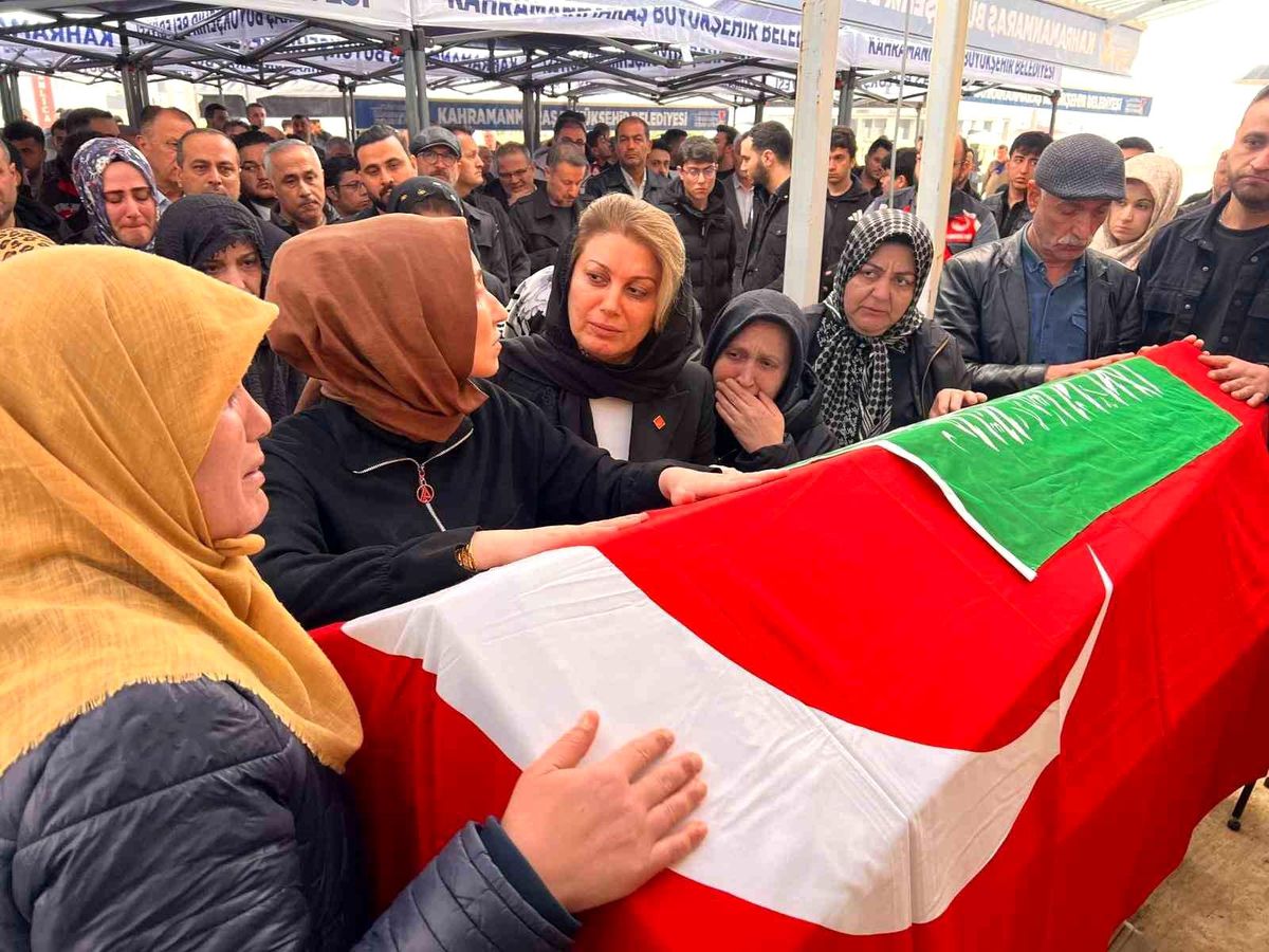 11 yaşındaki Almina'nın son yolculuğunda annenin ağıtları yürek yaktı