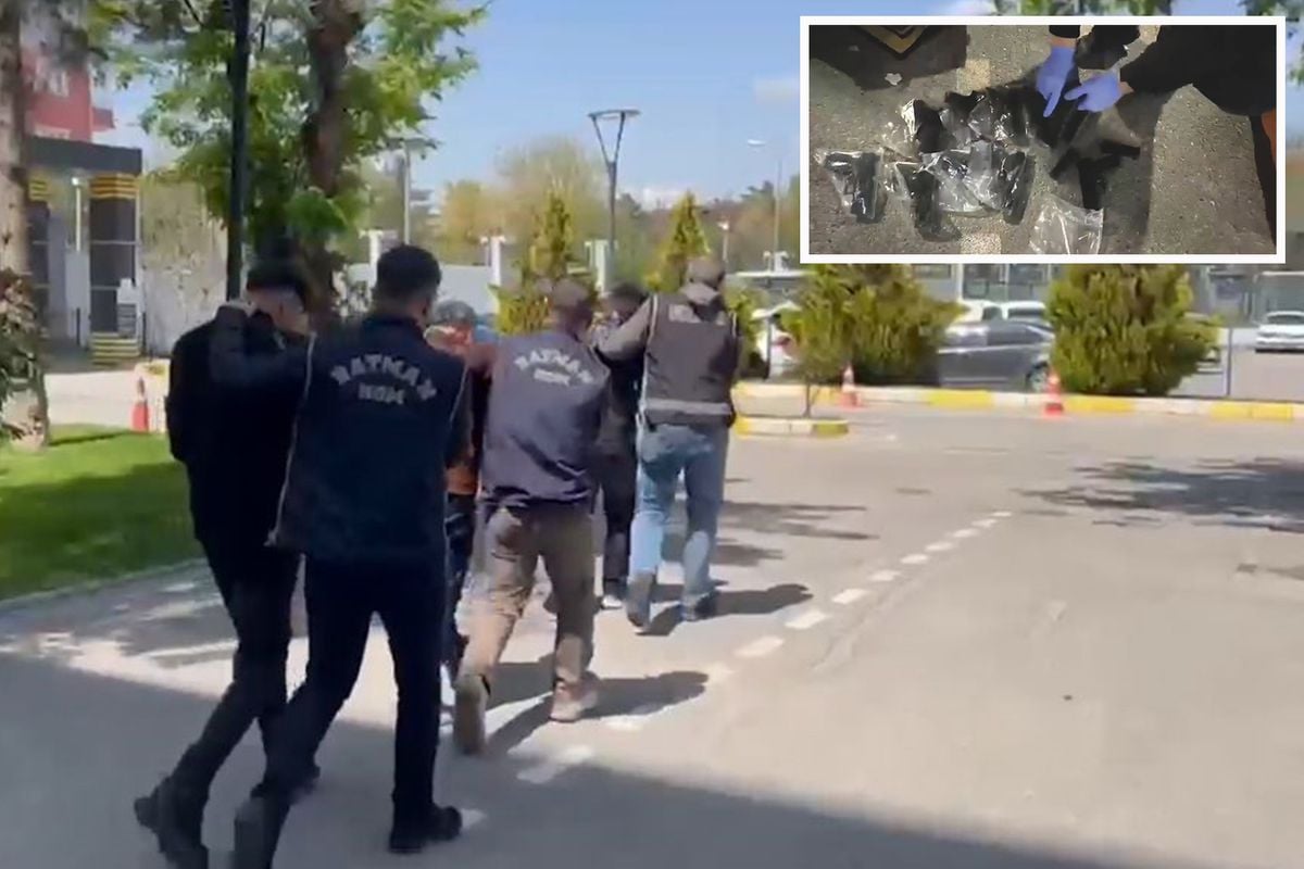 Batman'da iki otomobilde 13 tabanca ele geçirildi