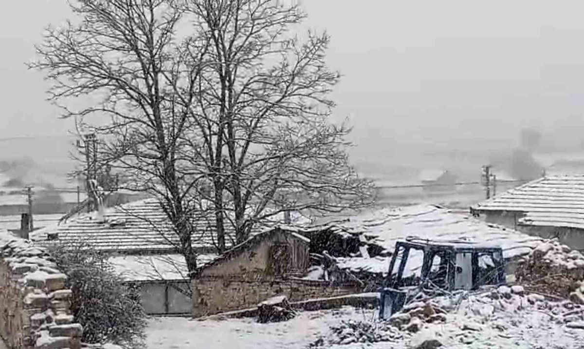 Eskişehir'in kırsalı mayıs ayında beyaza büründü