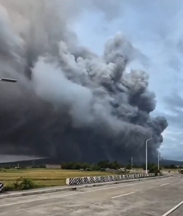 filipinlerdeki mayon yanardagi 19799107 9856 1 m