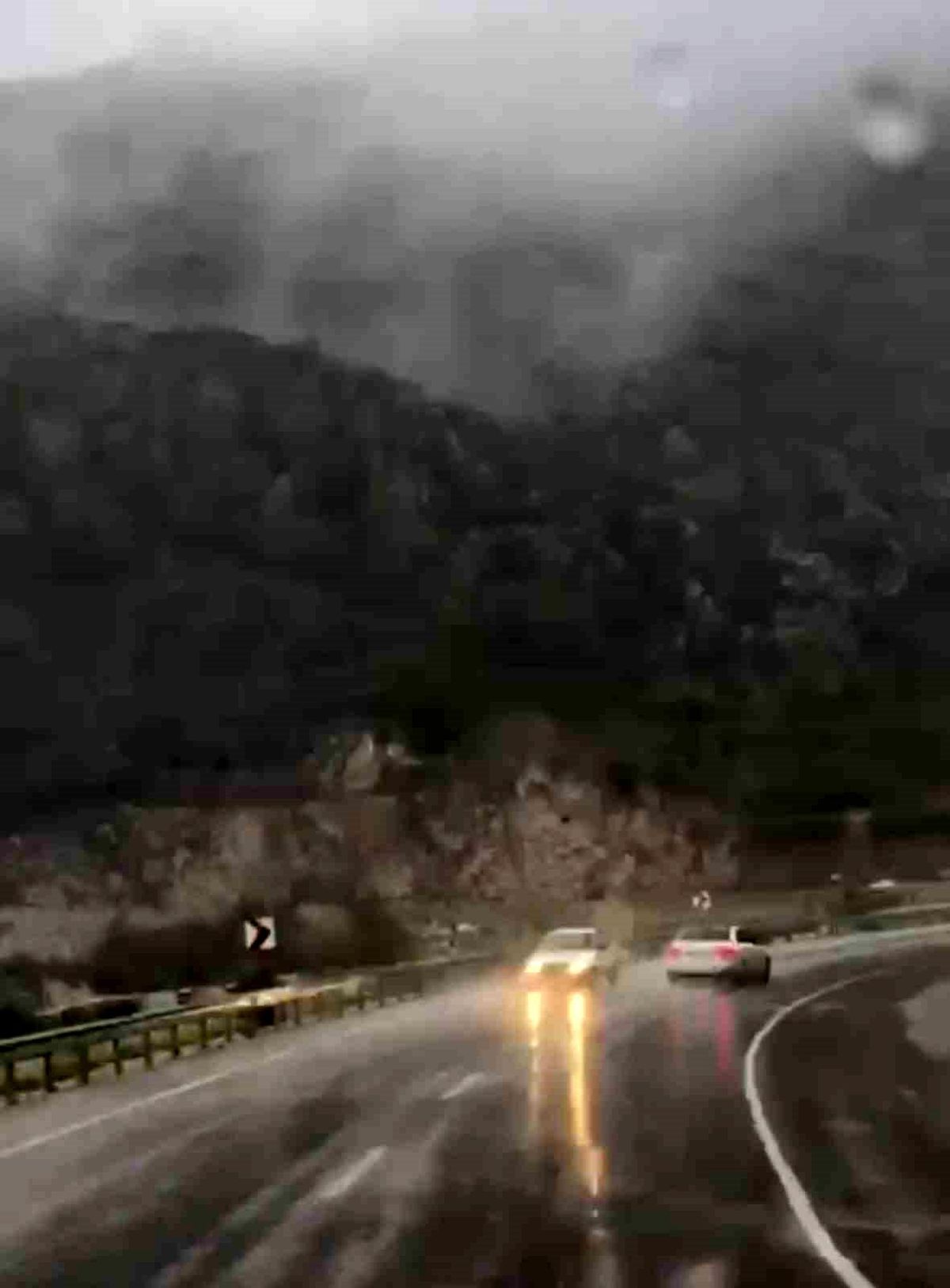 Kilometrelerce ters yönde ilerledi, kaza kıl payı atlatıldı
