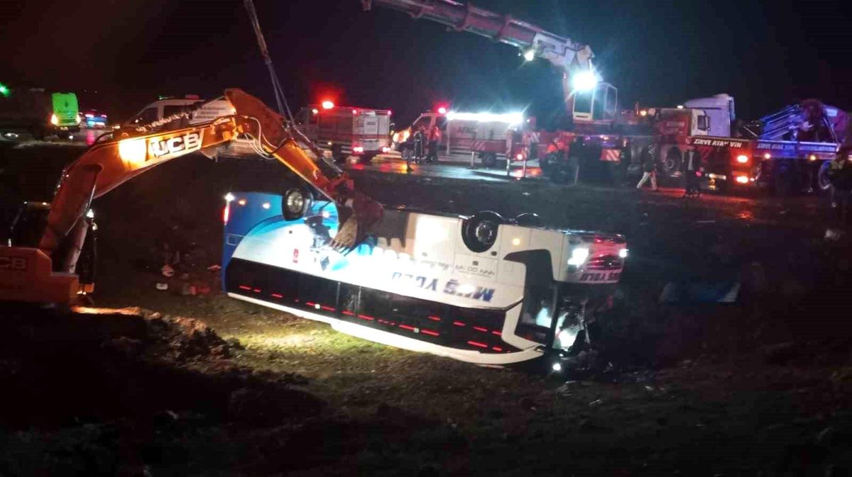 Malatya'da otobüs devrildi: 4 ölü, çok sayıda yaralı