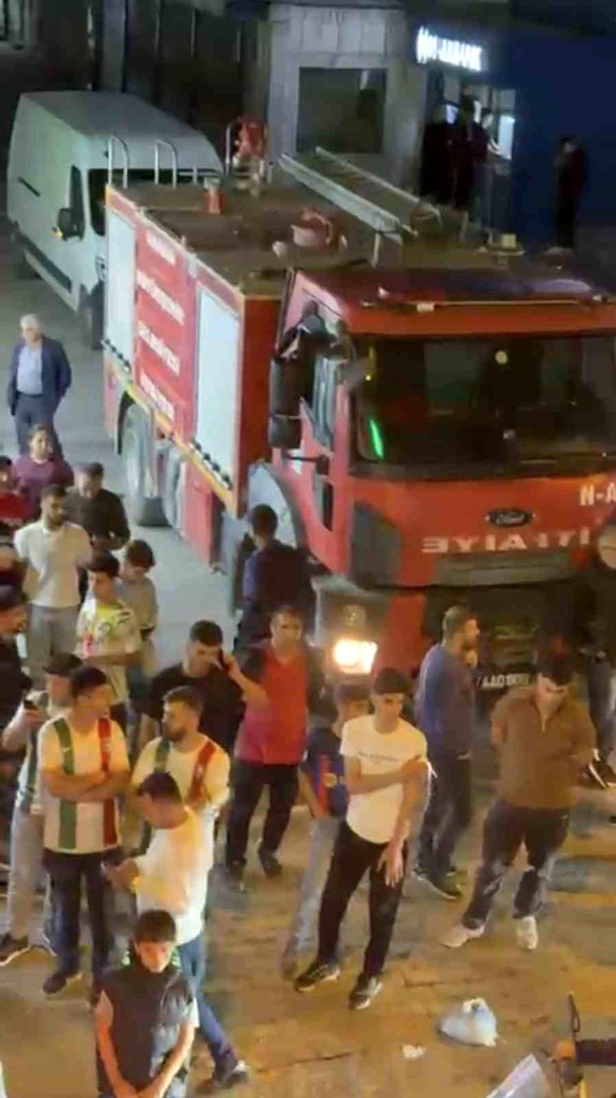 Mardin'de apartmanda çıkan yangın söndürüldü