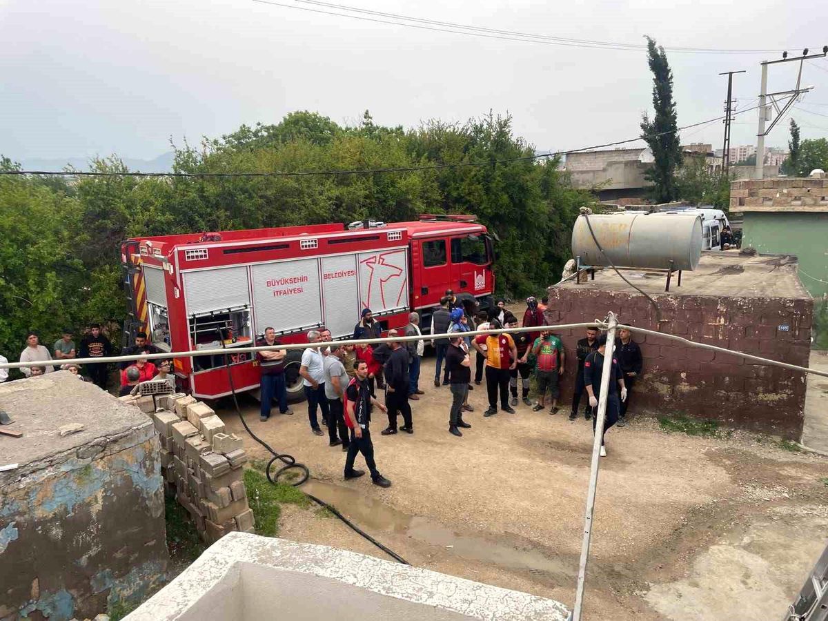 Mardin'de evde çıkan yangında 4 kişi dumandan etkilendi