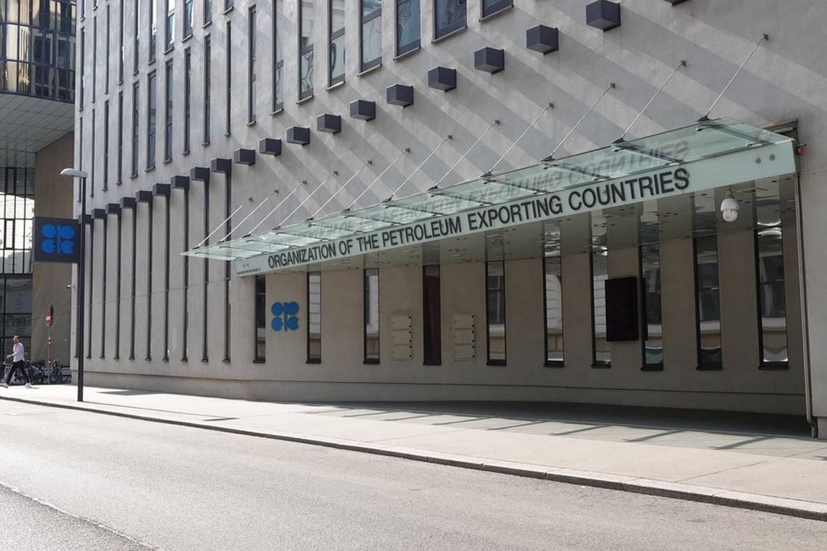 OPEC+ üyesi 7 ülke, haziranda petrol üretimini artıracak