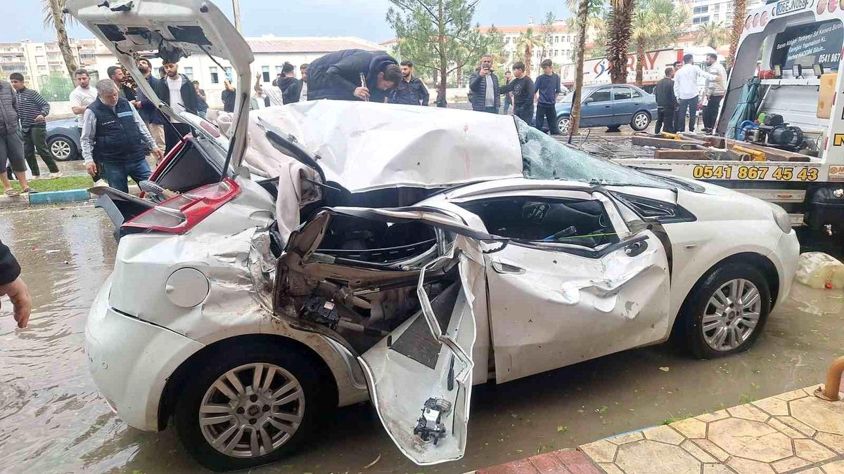 Şanlıurfa'da güneş enerjisi paneli otomobilin üzerine devrildi: 1 ölü