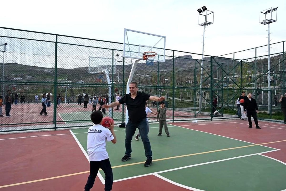 Şırnak polisinden gönülleri ısıtan sokak sporu