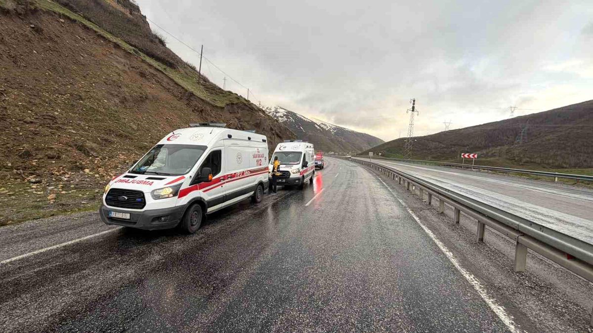 Tatvan'da trafik kazası: 2 yaralı