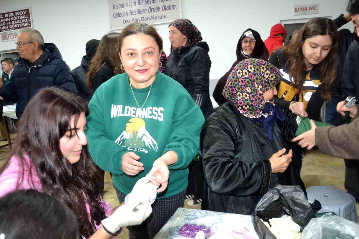 Üniversiteli sağlık öğrencilerinden köyde sağlık taraması