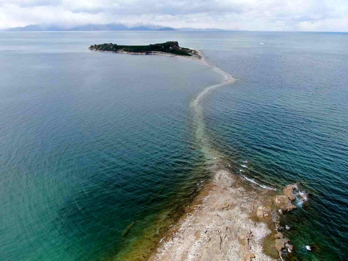 Van Gölü'nün incisi Çarpanak Adası için kritik uyarı