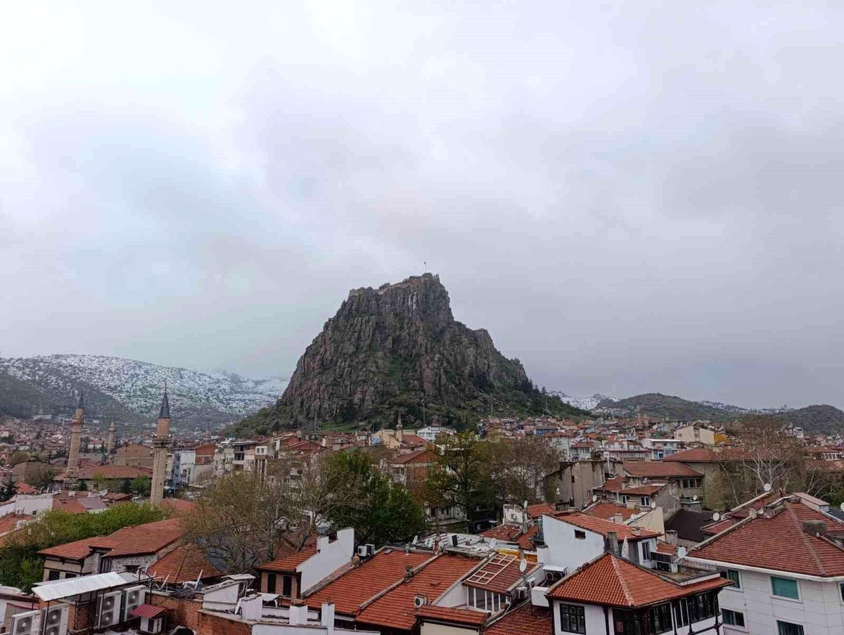 Afyonkarahisar'da kara kış geri geldi