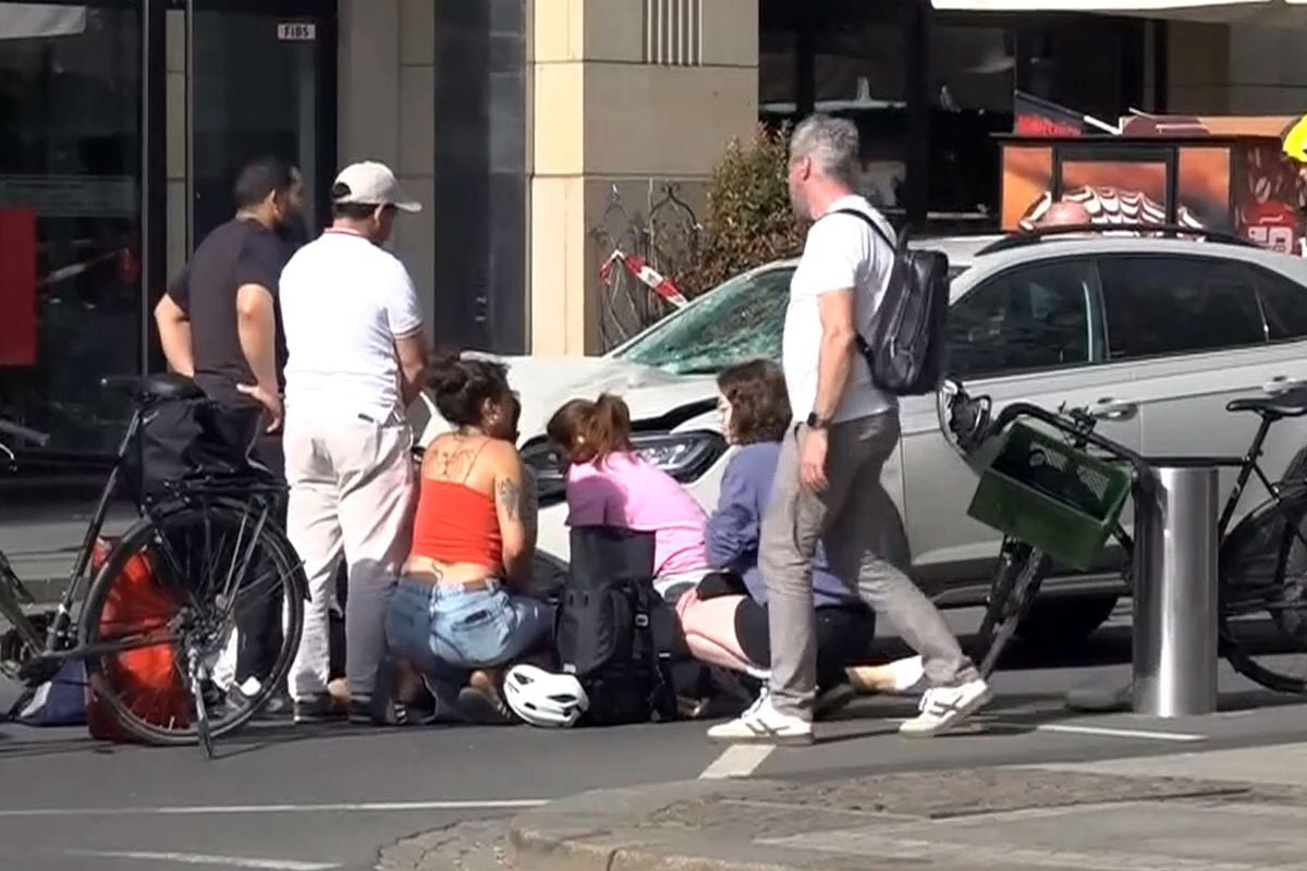 Almanya'nın Leipzig kentinde bir araç yayaların arasına daldı: 2 ölü, 8 yaralı