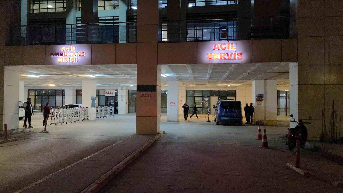 Askeri araç duvara çarptı: 2 asker yaralandı