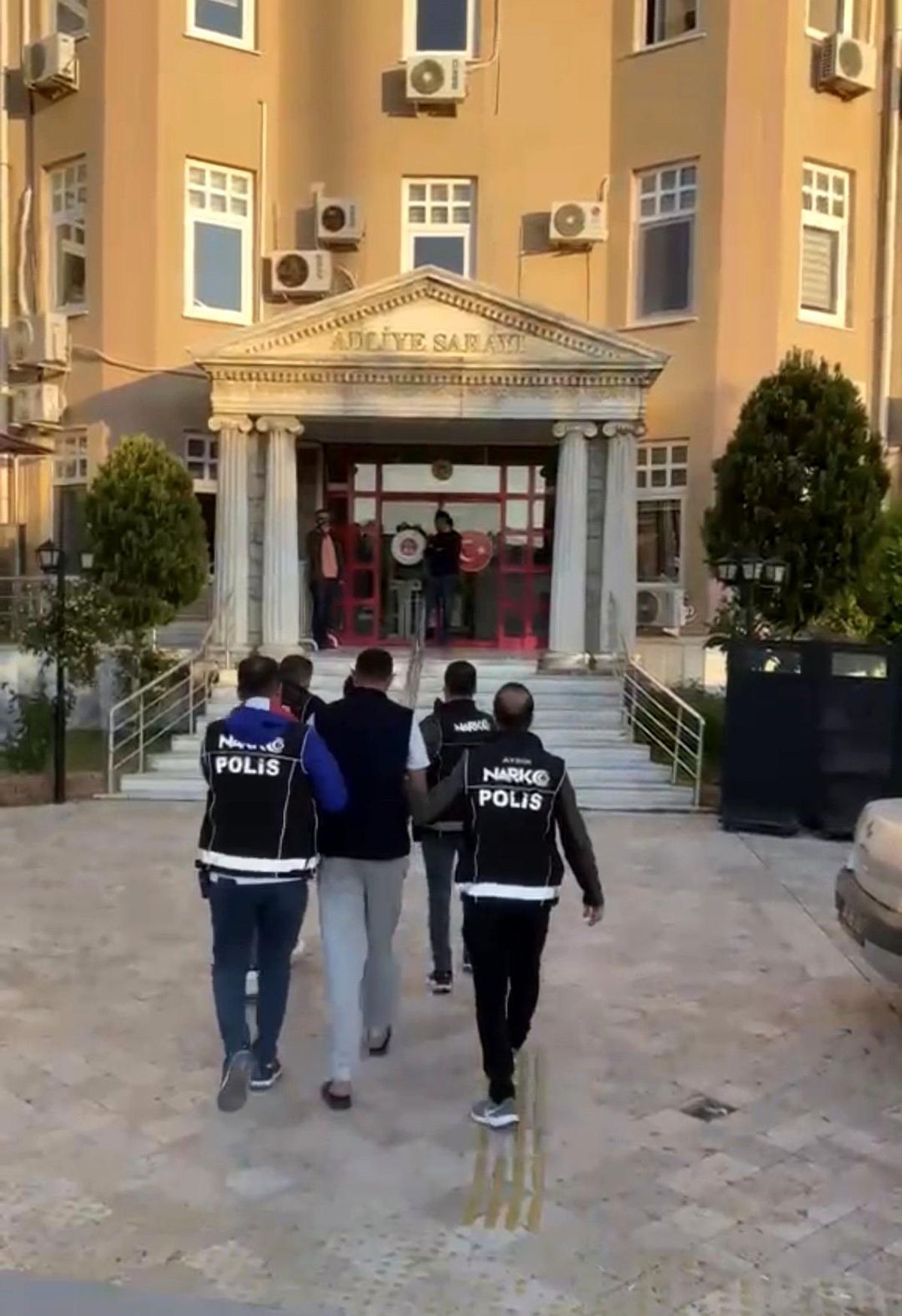 Aydın'da teknede 186 kilo uyuşturucu ele geçirildi