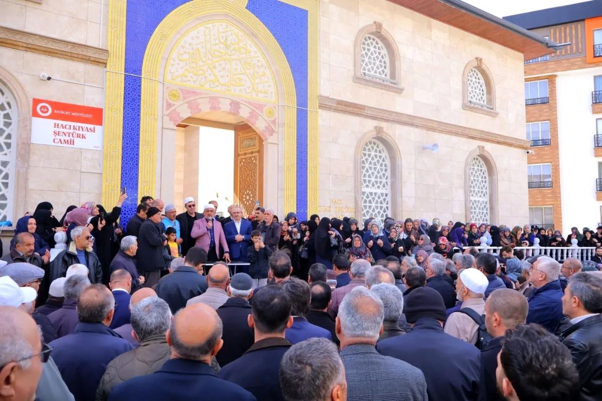 Bayburt'ta hacı adayları dualarla kutsal topraklara uğurlandı