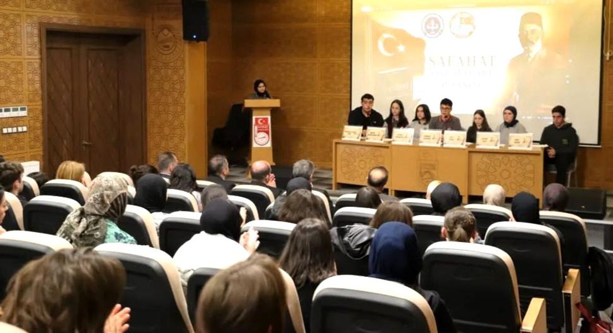 Bayburt'ta öğrenciler Safahat'ı yorumladı